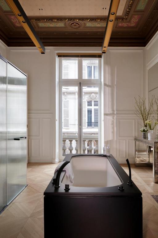 Bathroom, Maison Delano in Paris