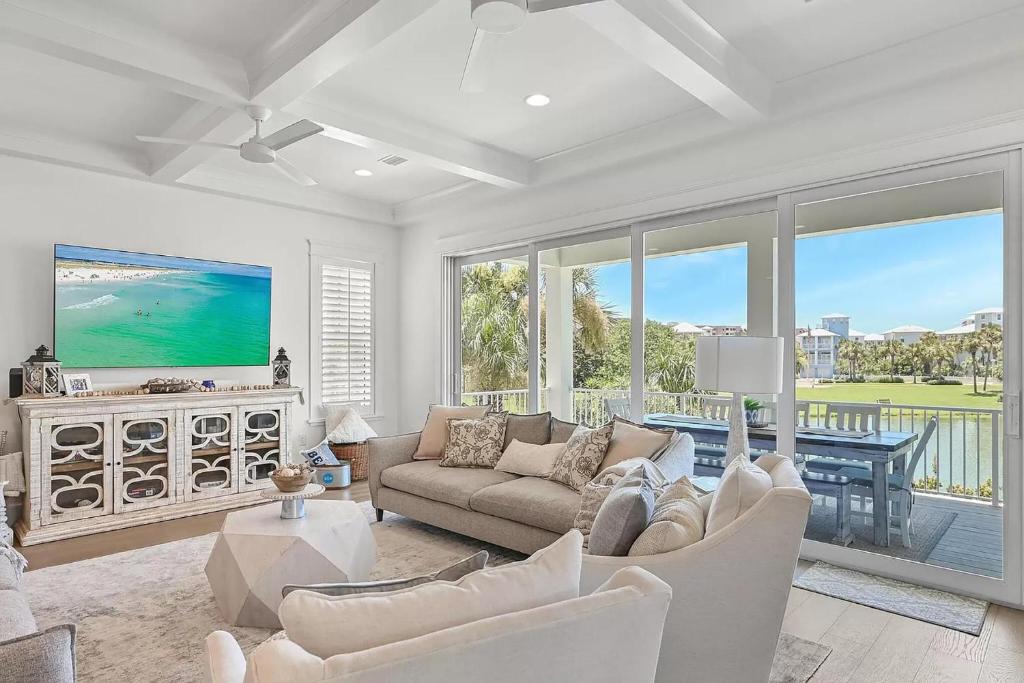 E Scape Away, Destin