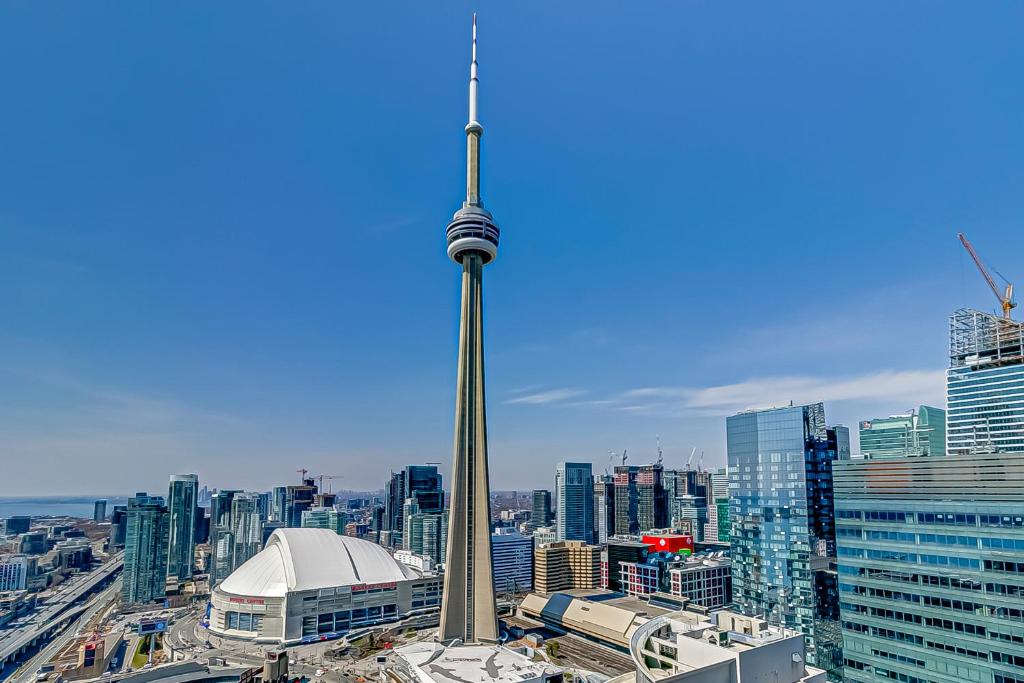 The Peak at Toronto Parking — Hotel in Toronto (ON)