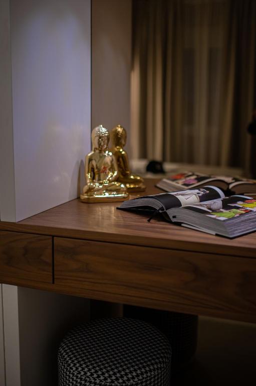 Enyana Luxury Suites - 4