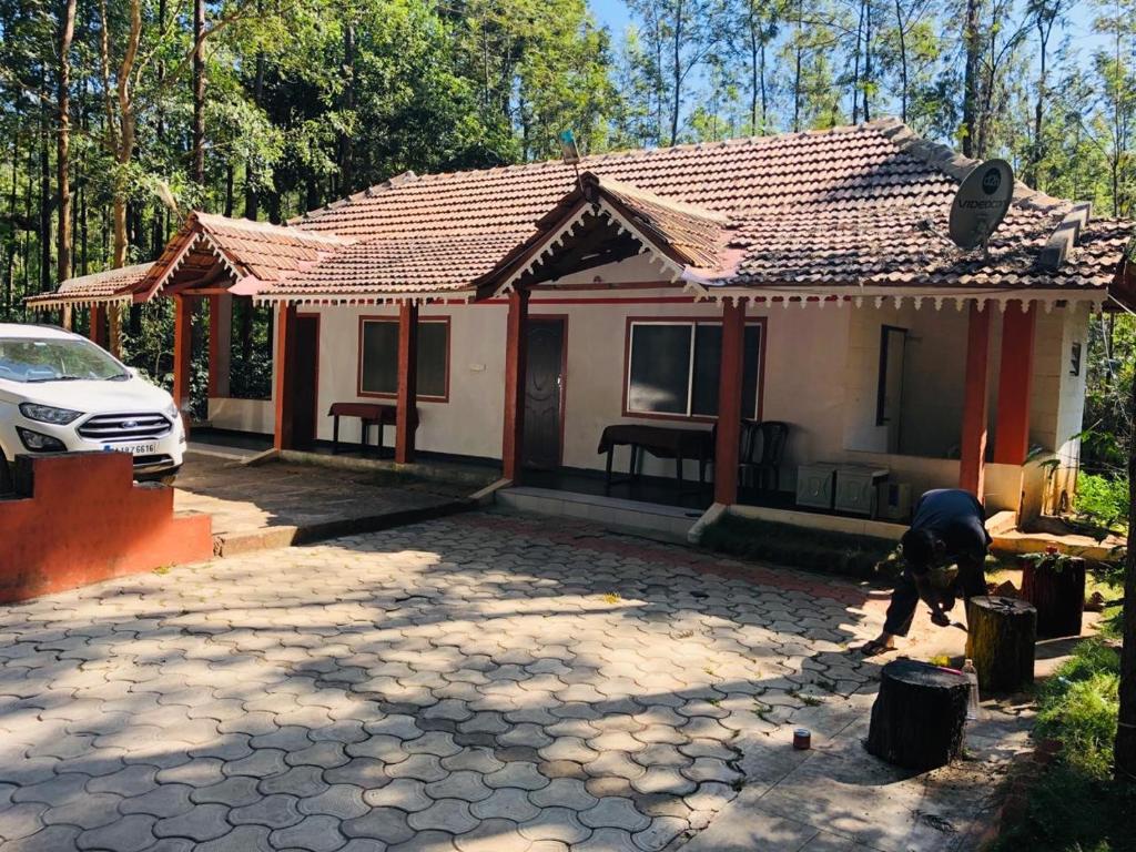 SR silver shadow — Hotel in Chikmagalur