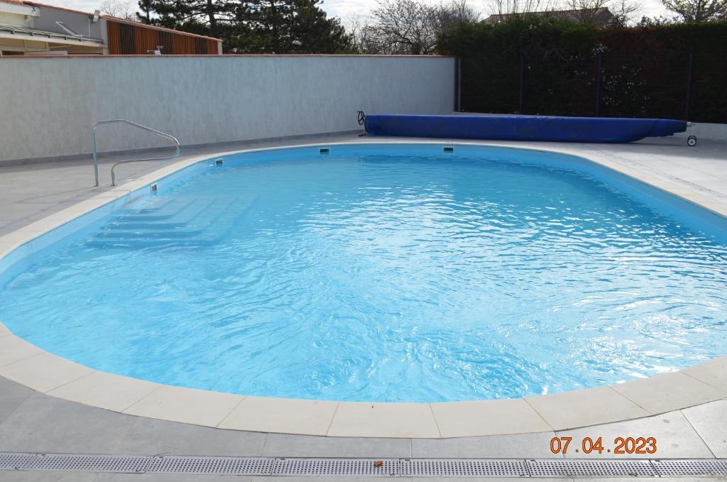 greet Hotel Castres Saix photo