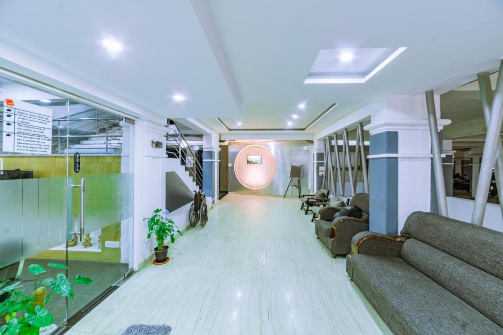 Hotel Athome, Whitefields, Kondapur photo