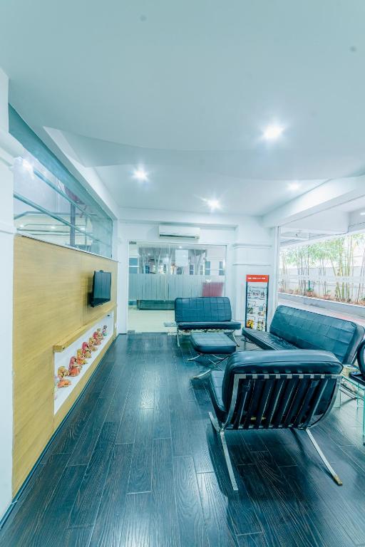 Hotel Athome, Whitefields, Kondapur photo