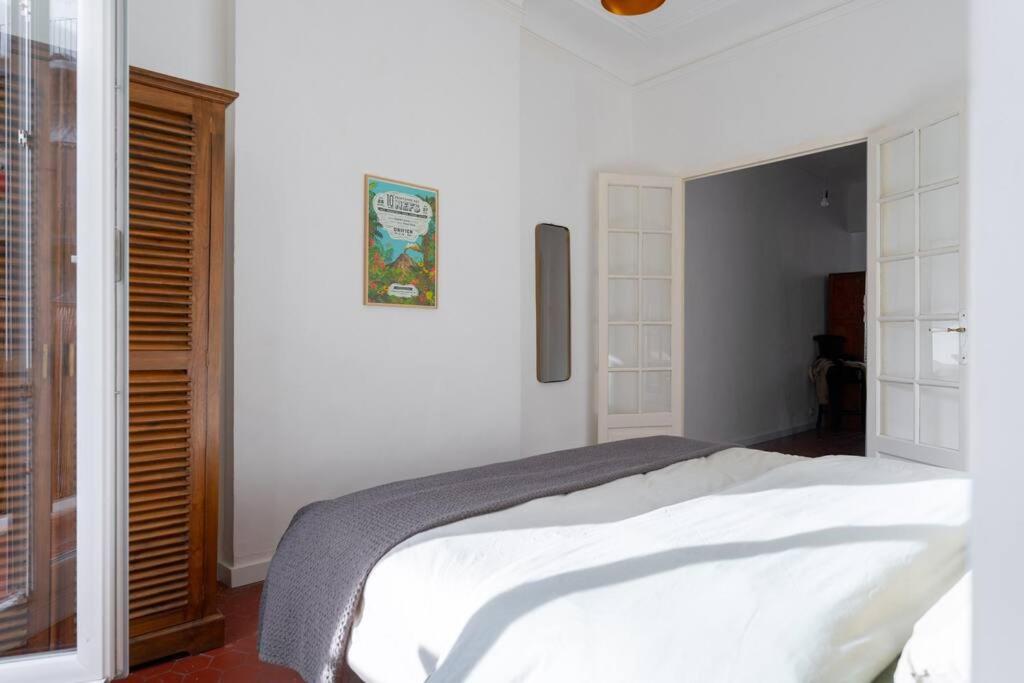 Superbe appart, central, petit balcon & vue Place - 3