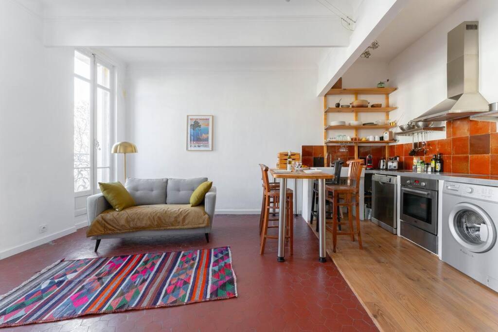 Superbe appart, central, petit balcon & vue Place - 5