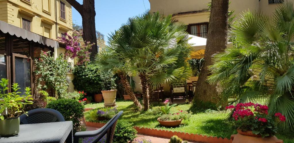Green Hotel photo
