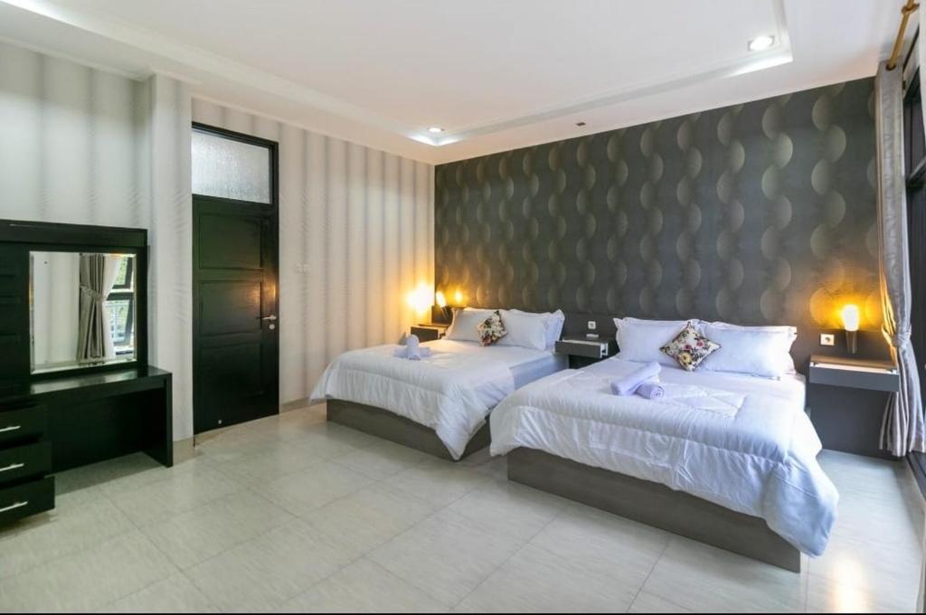 Vila Keluarga Syariah Mawar 82, Dago Resort 4BR dengan Privat Pool BBQ dan Rooftop Vila Keluarga Syariah Mawar 82, Dago Resort 4BR dengan Privat Pool BBQ dan Rooftop