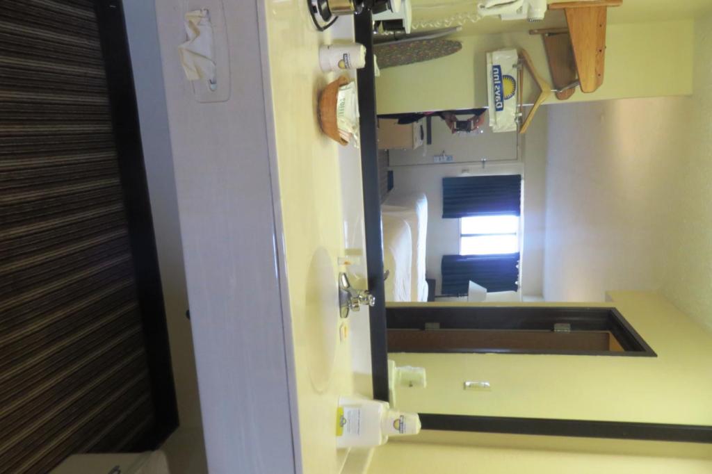 Days Inn by Wyndham Plainfield photo