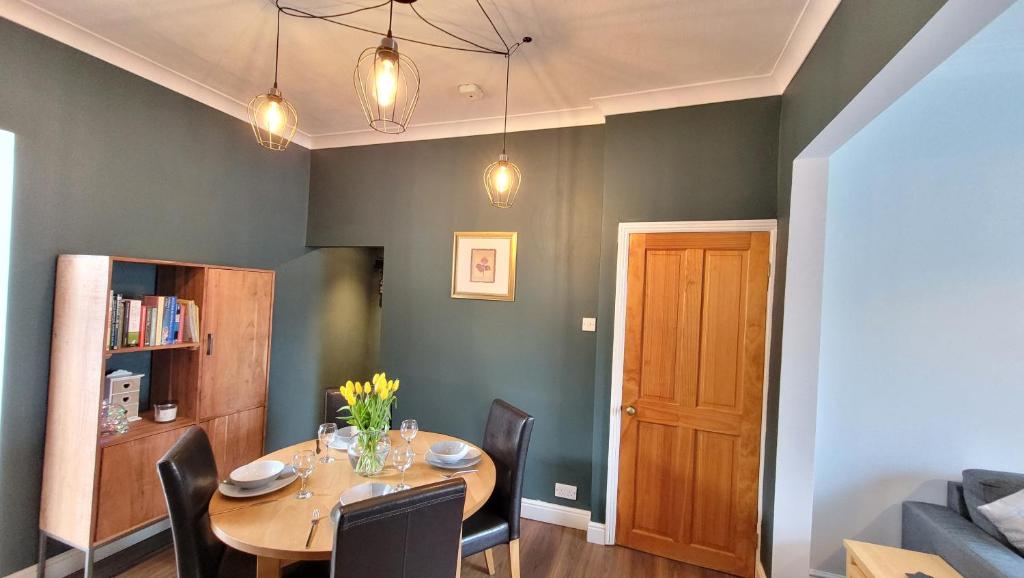 Colenso St - 2 bed house by Bishy Road & River, York