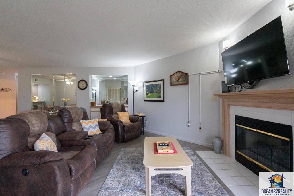 2BR Walk-In Condo at Pointe Royale - 2 Pools - FREE TICKETS INCLUDED - PR63-3, Branson