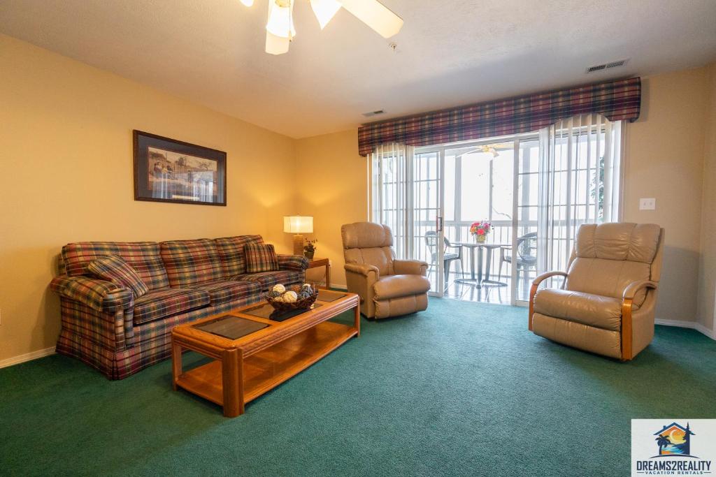 2BR Walk-In Condo - Near The Strip - FREE TICKETS INCLUDED - CH1-18, Branson