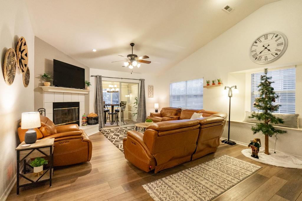 3BR Condo with Recliners - Central Location - Stairs Required - FREE TICKETS INCLUDED - FC39-2, Branson