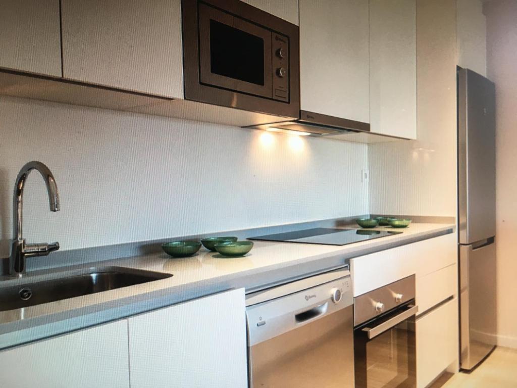 central bright apartment, community pool and own private pool on splendid terrace, garage, beach 900m, mountains 200m - 4