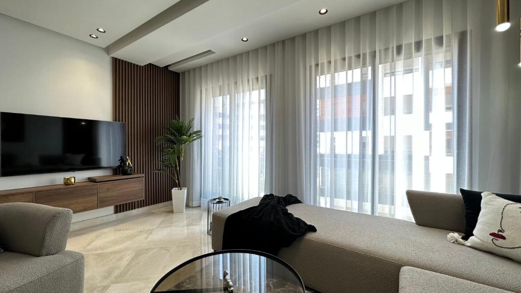 Charming and Central 2 Bedrooms - By AppartAli, Casablanca