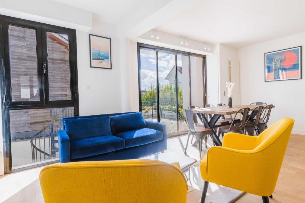 Amazing House in Suresnes with 120m2 Sauna Terrace and Jacuzzi