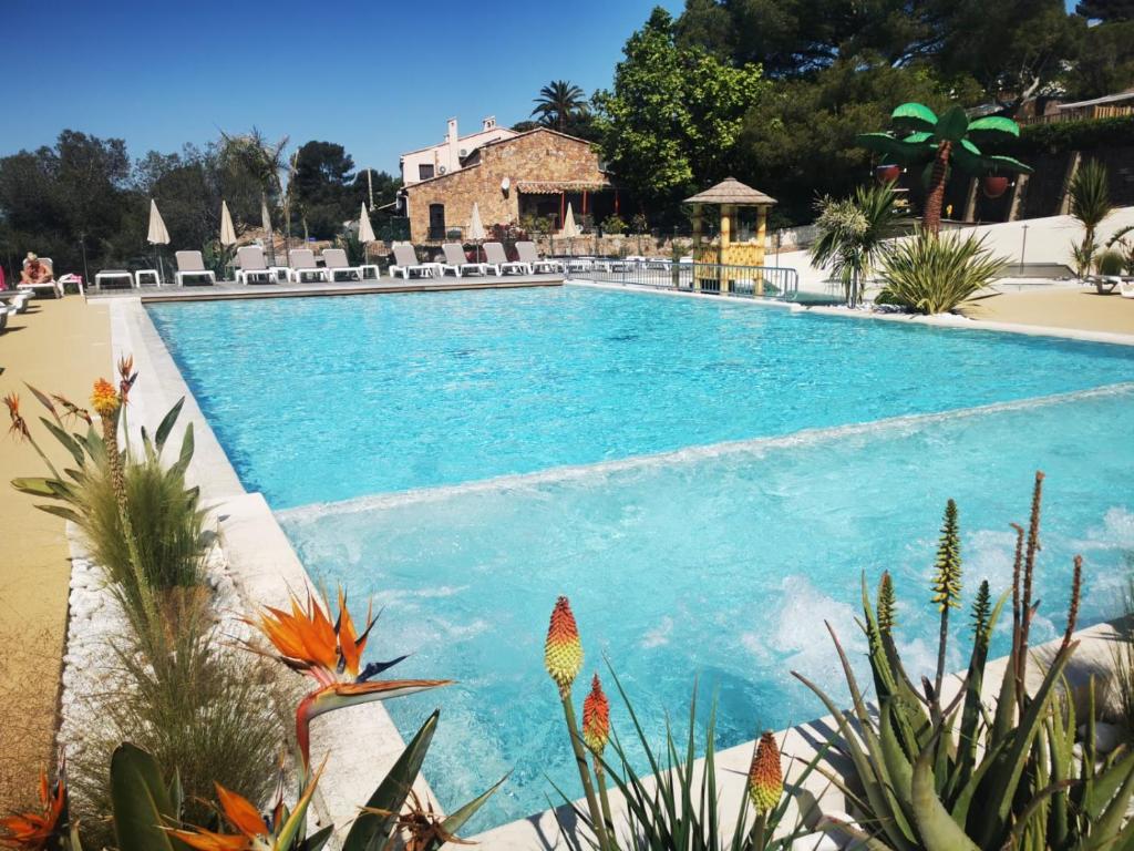 Mobil home neuf camping l ile dor plage st raphael avec piscine - 1