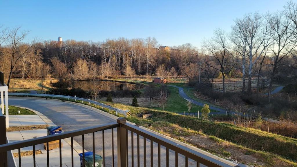 Remote 4 BR Townhome w Scenic View, Free Parking