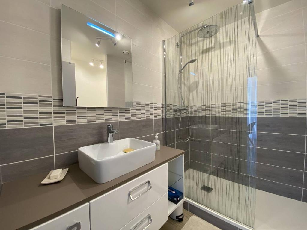 Appartement rénové 5 personnes avec balcon au centre de Perros-Guirec - FR-1-368-382 - 4