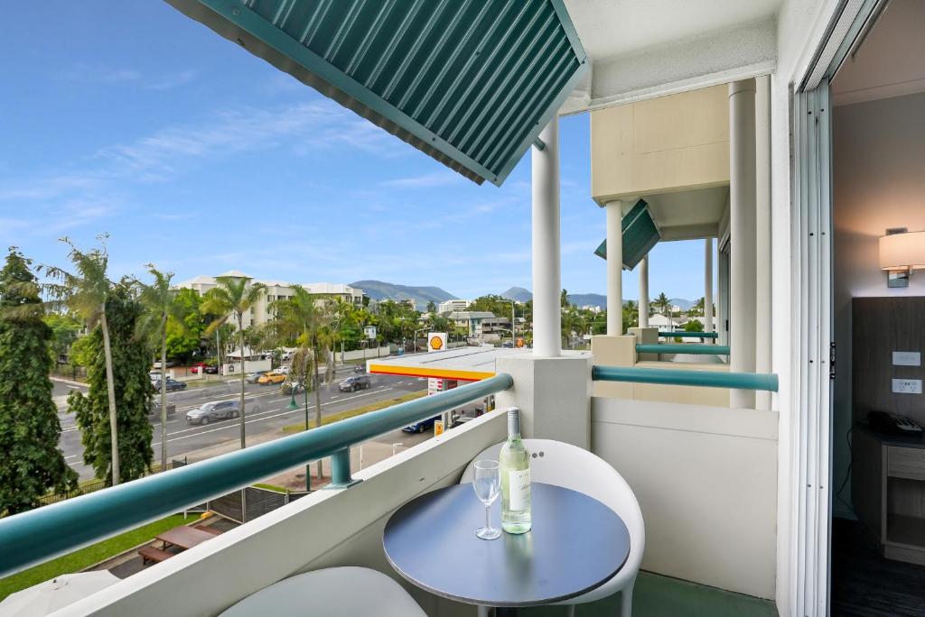 โรงแรมแคร์น เชอริดัน (Cairns Sheridan Hotel)