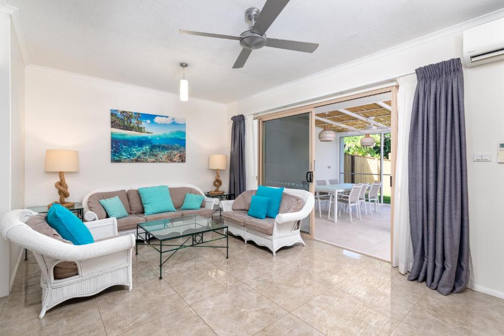 Seascape Holidays at Reef Terraces on St Crispins — Hotel in Port Douglas