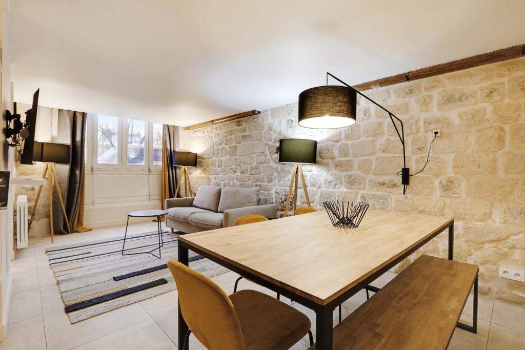 Pick A Flat's Apartment on l'Ile de la Cité - Quai de L'Horloge, Paris