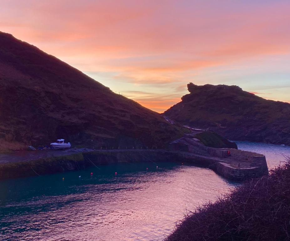 Elderberry Cottage, Polrunny Farm, Boscastle photo 6