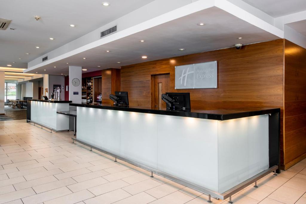 Holiday Inn Express Hamilton photo