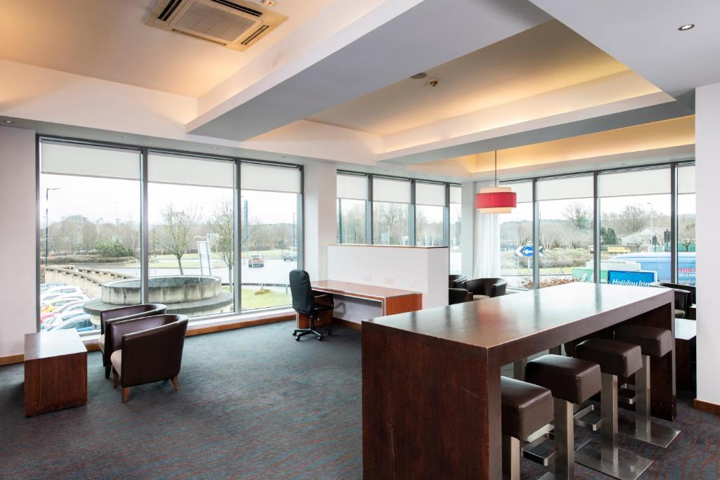 Holiday Inn Express Hamilton photo