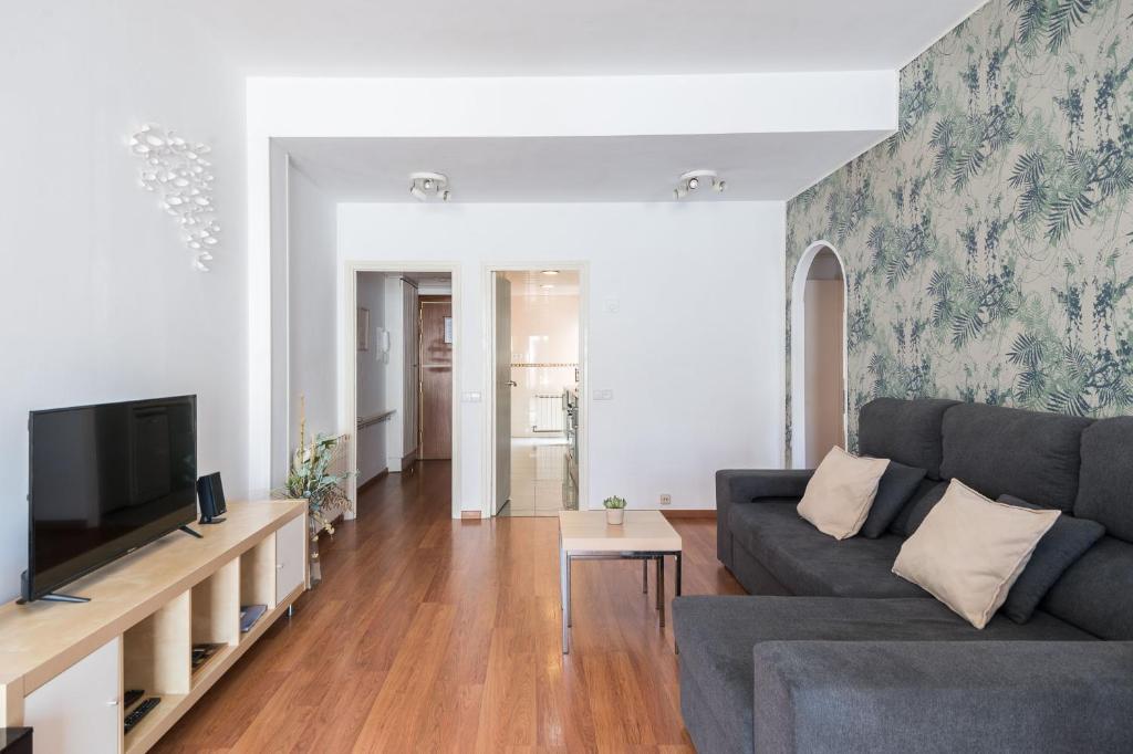 Apartment with terrace a step away from Montjuic, Barcelona - 2