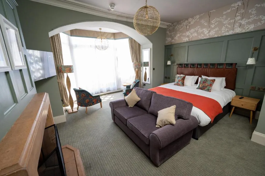 Victoria Hotel by Chef & Brewer Collection, hotel in Menai Bridge