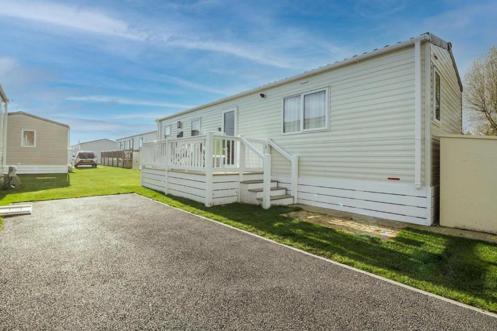 Up To 32 Off 6 Berth Caravan With Decking At Felixstowe Beach up-to-32-off-6-berth-caravan-with-decking-at-felixstowe-beach