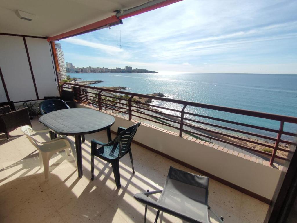 Very lightful apartment. Incredible sea views. Big terrace, Swimming pool. AC. Very close to Alicante city center. - 2
