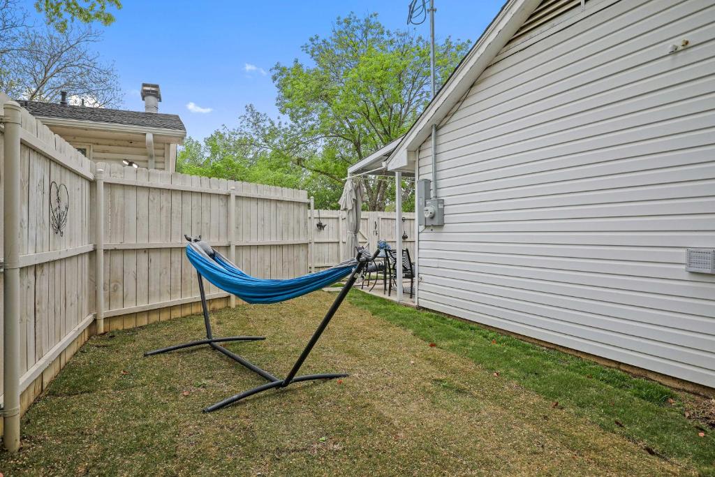 Pet-Friendly Cottage Near Lewisville Lake! photo