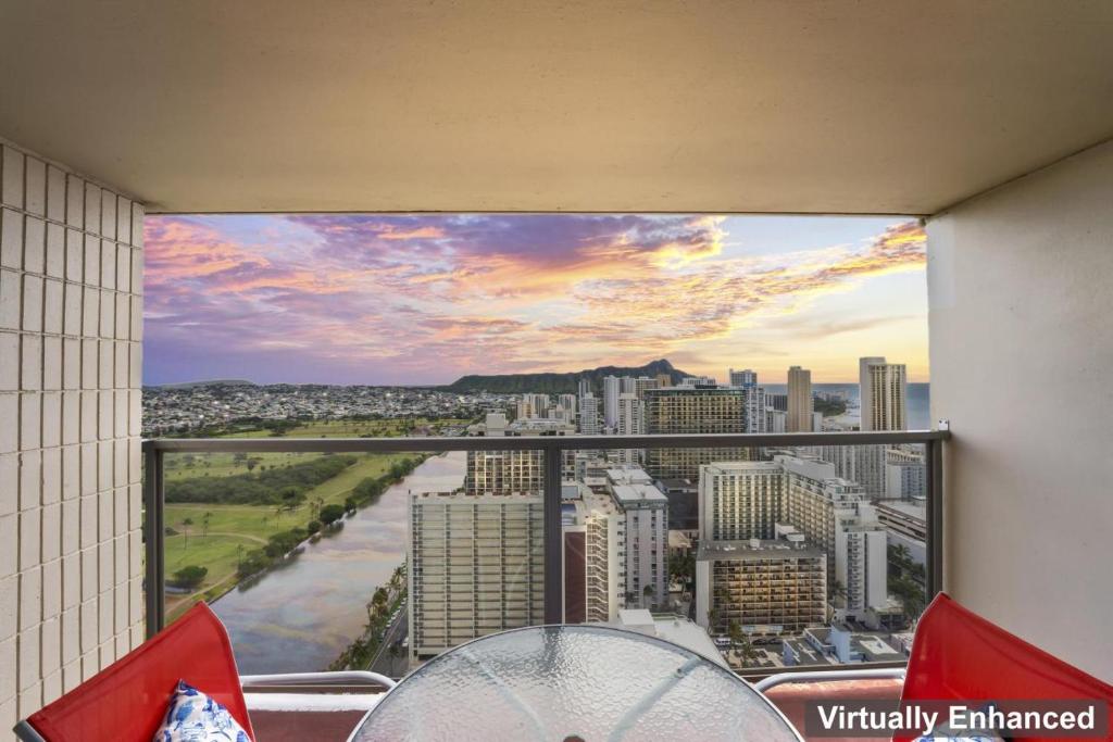 Ocean View studio 39th Floor at Island Colony 3917, Honolulu