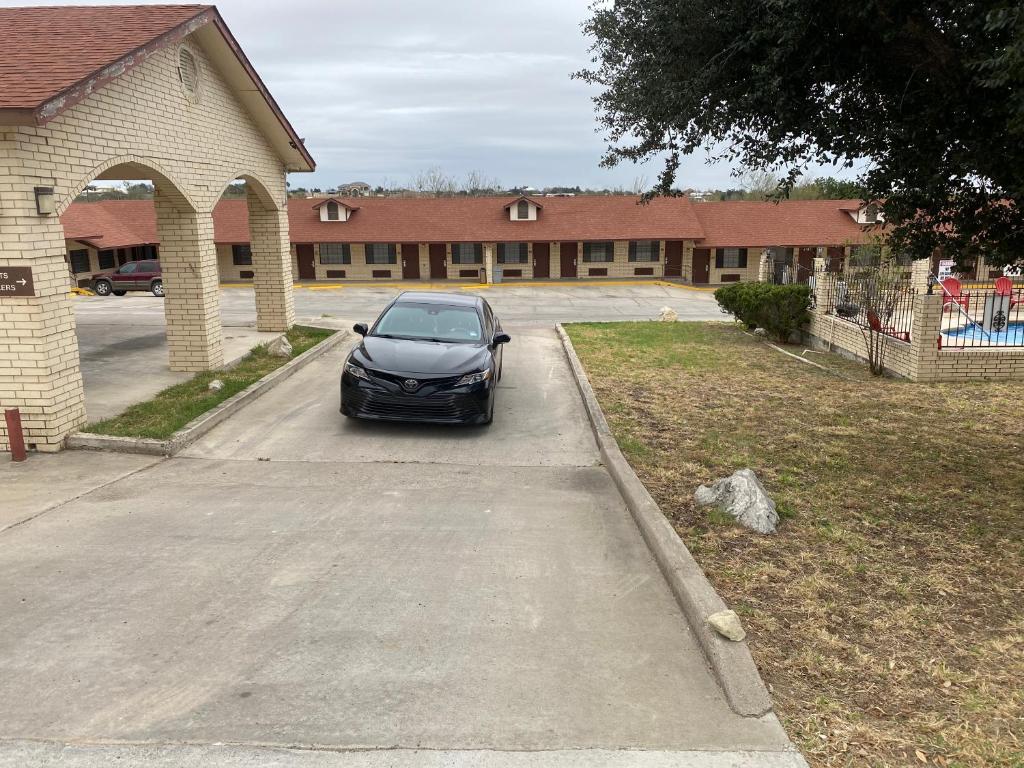 Falcon Executive Inn photo