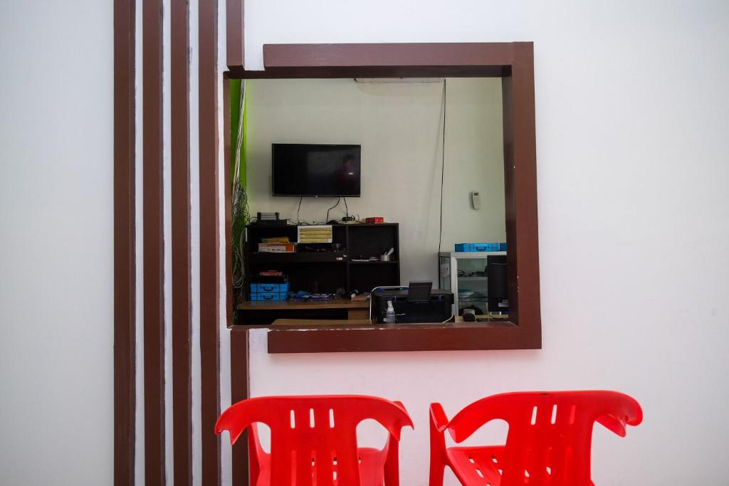RedDoorz near Pakuwon Mall Solo Baru photo