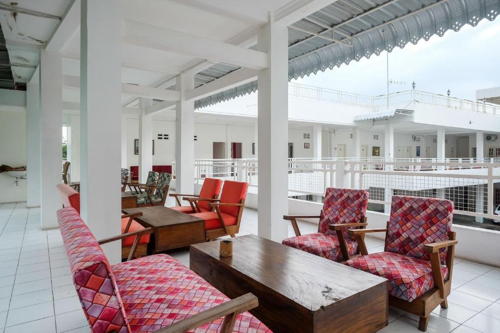 RedDoorz Plus near UMS Solo