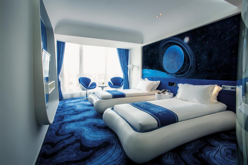 Planet Hotel photo