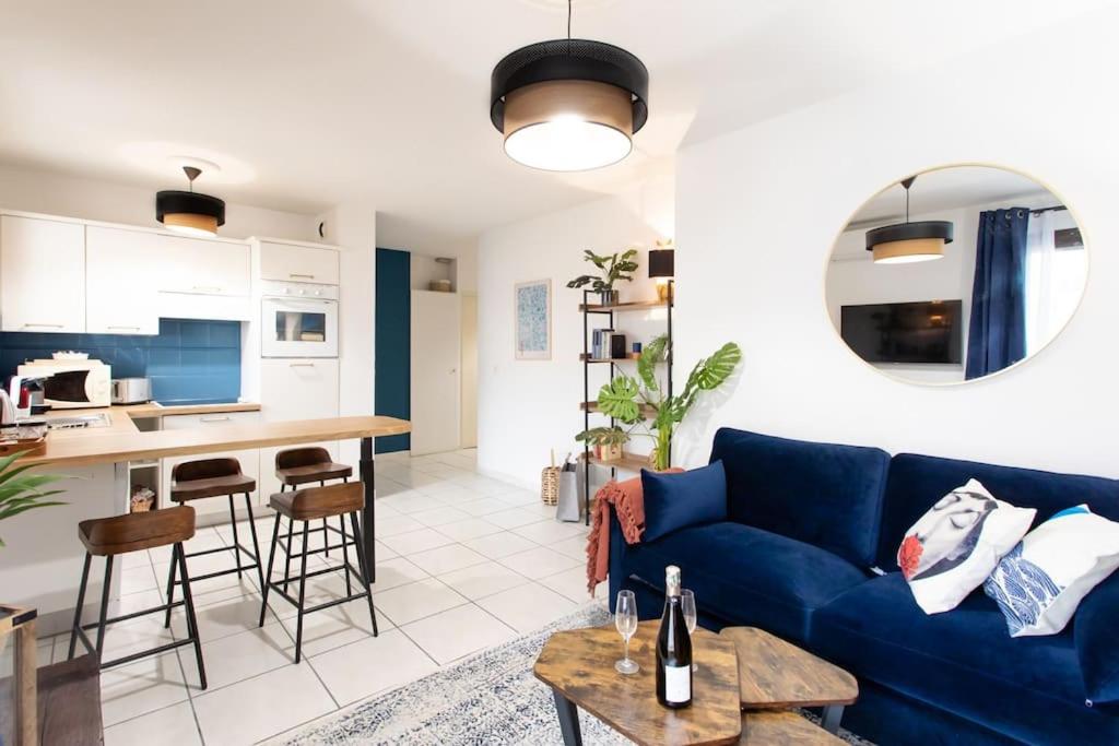 C16 -Staywiz us - 2 BDR Rue Antibes 4 min Palais Festivals - AC & Terrace - 2