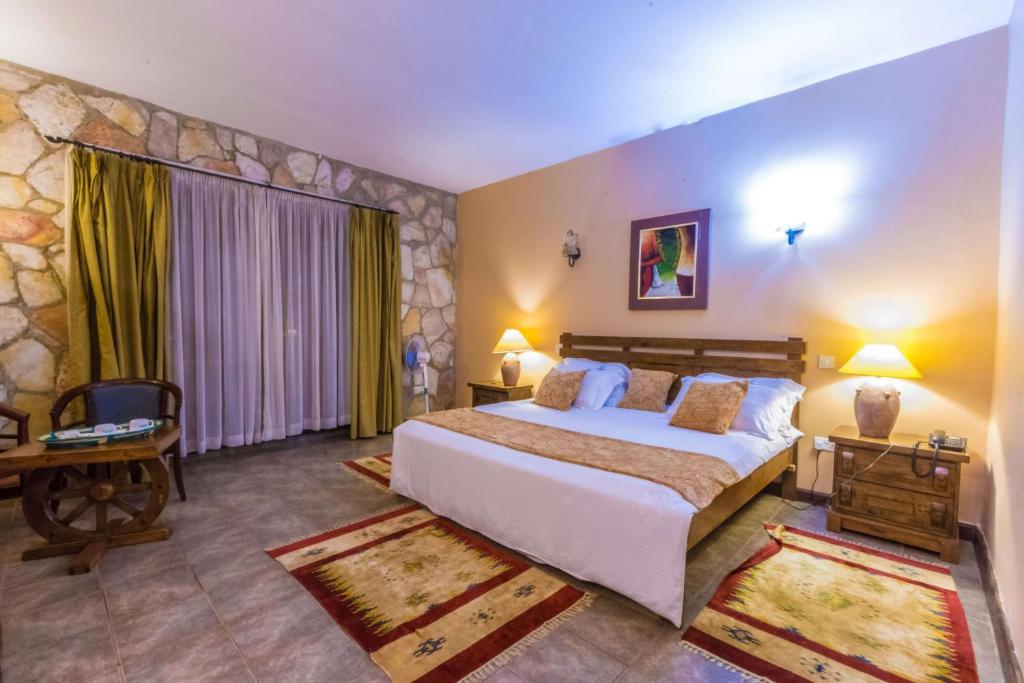 Mountains Of The Moon Hotel 客室内ベッド