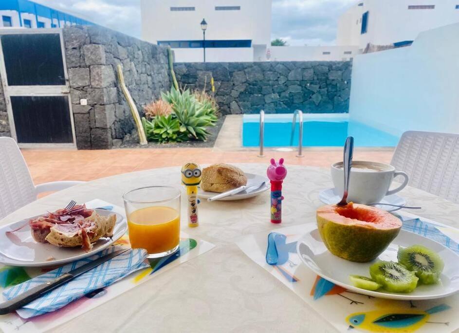 Casa en Playa Blanca con piscina privada y cerca de Marina Rubicón - 1