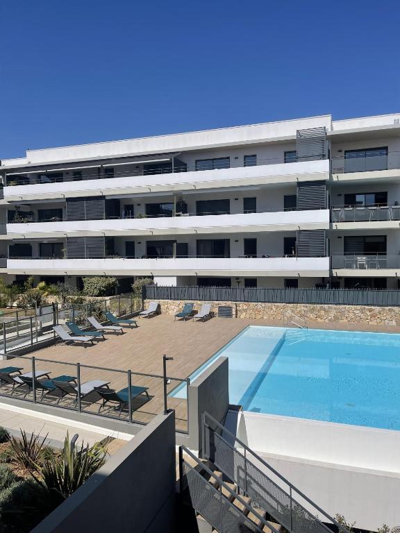 Très bel appartement dans résidence avec piscine à 5min des plages de Villeneuve Loubet. - 1