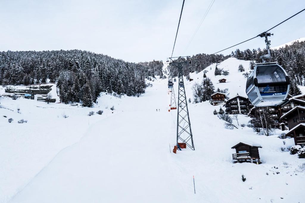 Hotel Alpina - Swiss Ski & Bike Lodge Grimentz photo