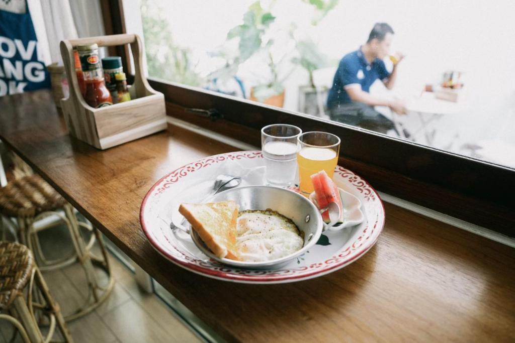 Food and beverages, Morn-Ing Hostel in Bangkok