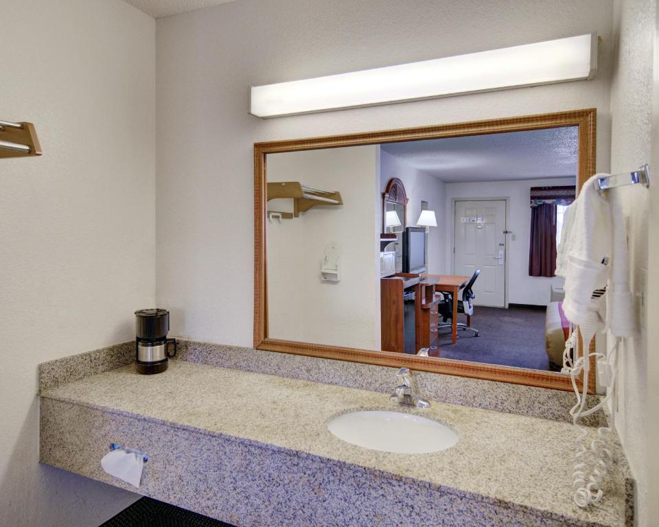 Econo Lodge photo