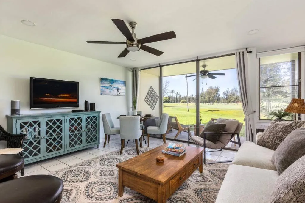 Gorgeous One Bedroom golf course front，位于卡胡库的酒店