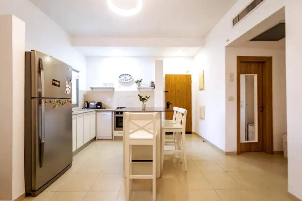 Close to the beach with parking, Tel Aviv