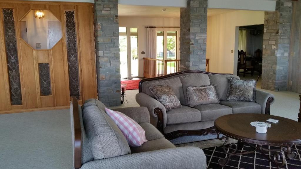Shared lounge/TV area