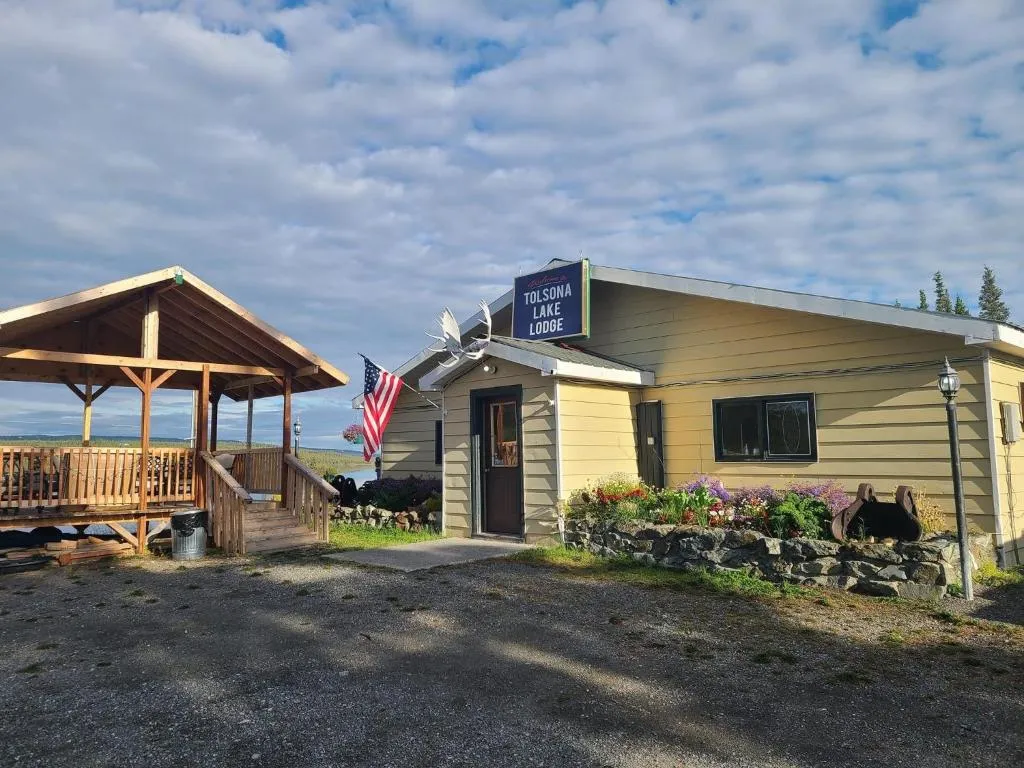 Tolsona Lake Lodge，位于格伦纳伦的酒店